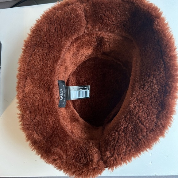 NEW Faux Fur Bucket Hat - Picture 2 of 5